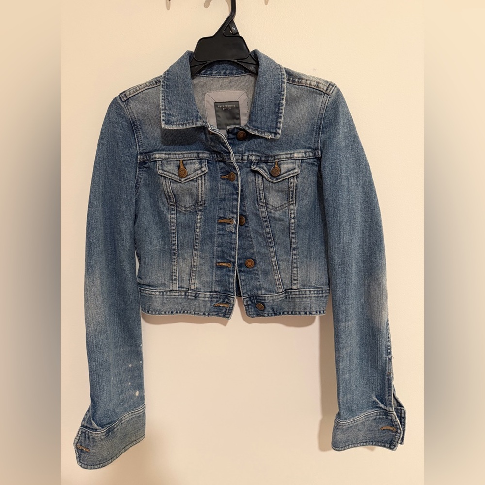 *EUC* Abercrombie & Fitch Classic Cropped Blue Jean Jacket w/ Acid Wash details